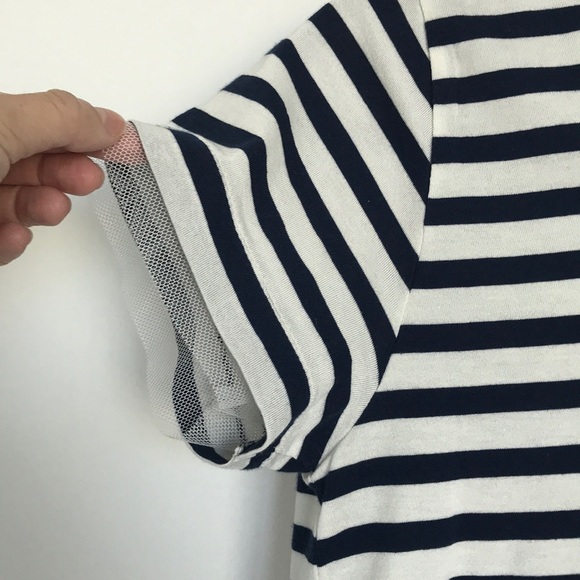 Pretty top with net layered detail - Picture 4 of 4